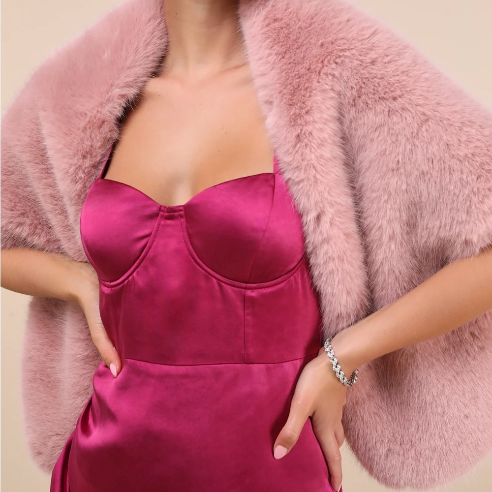 Posh Posture Pink Faux Fur Stole
NWT in packaging